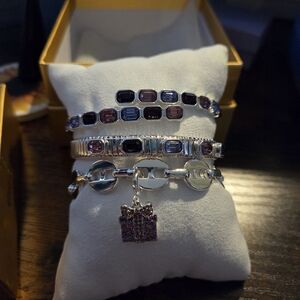 Gem Society. Love Is The Best Gift.